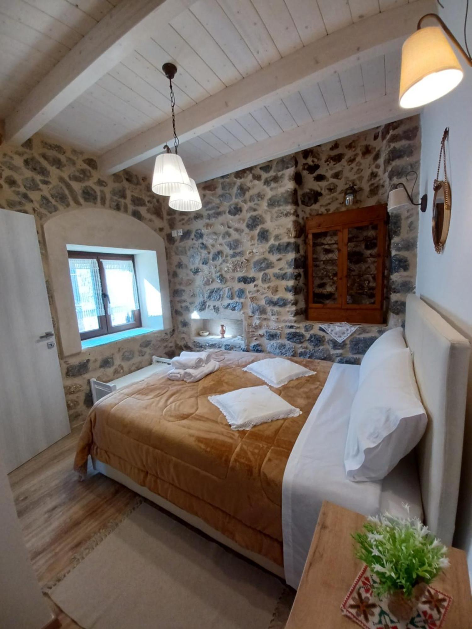 Rodanthe's Stemnitsa